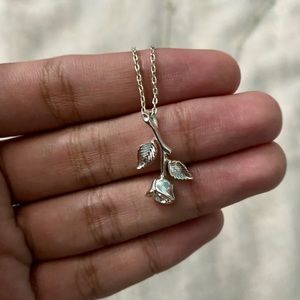 SILVER ROSE NECKLACE